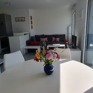 Appartement Devant La Avec Piscine, Concarneau